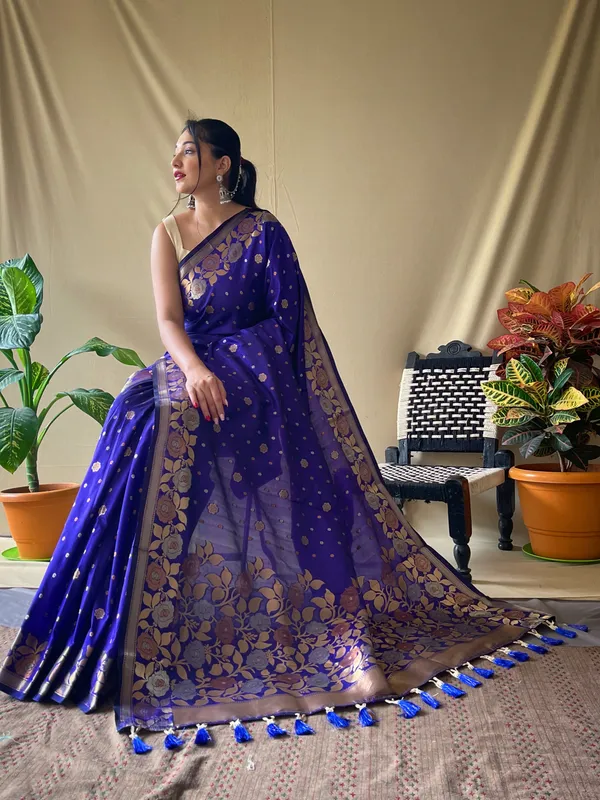 Navy_Blue_Soft_Banarasi_Silk_Saree_With_Golden_Zari_Weaving_Work_With_Blouse_Piece_Attached